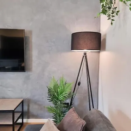 Vibranty Lux - Location, Minutes From Sandy