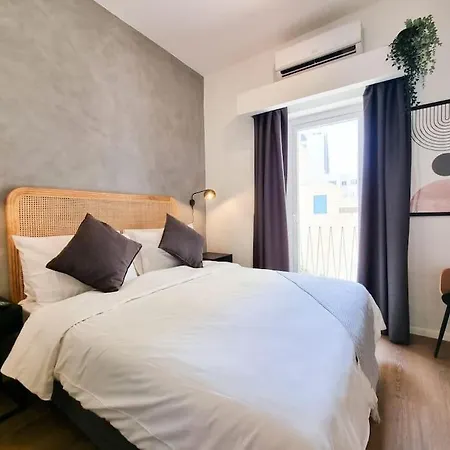 Vibranty Lux - Location, Minutes From Sandy Apartment