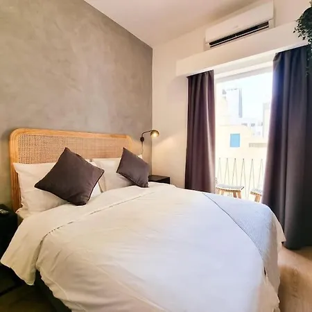 Vibranty Lux - Location, Minutes From Sandy San Ġiljan